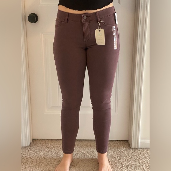 MAURICES - NWT Mid-Rise Dusty Purple Skinny Jeans - Picture 2 of 6